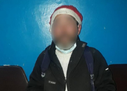 Украл игрушки с главной елки - позорного воришку задержали
