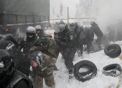 Массовое побоище сторонников Саакашвили и полицейских в Киеве сняли на видео