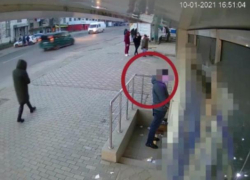 Двое иностранцев крали деньги молдавских граждан из банкоматов