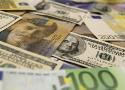 Накануне выходных доллар вырос по отношению к молдавскому лею 