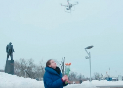 Летающие роботы с цветами поразили женщин в Москве