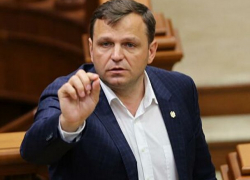 С чертом за одним столом может усесться только черт. Вот и поглядим, кто есть кто, - Цырдя