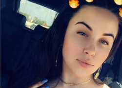 Менеджер салона связи вместо починки смартфона украл хоум-видео сексуальной клиентки 