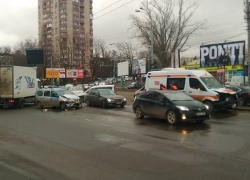 Авария с участием машины скорой помощи произошла на Виадуке