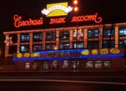 Украинец поджег магазин Roshen и написал сажей матерное слово