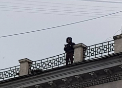 В центре Кишинева парень в очередной раз пообещал убить себя