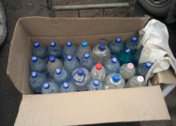 Бельцкие полицейские нашли в мешках сотни литров контрафактного спирта