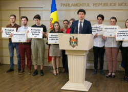 Раду Мариан из PAS преисполнен пафоса - он назвал себя «неподкупным» и заявил, что верит в «перезагрузку парламента»