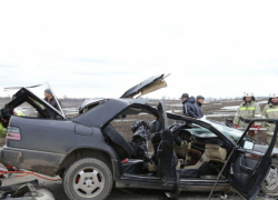 Смертельное лобовое столкновение автомобиля Mercedes с грузовиком произошло в Приднестровье 