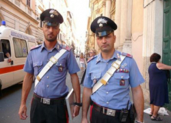 Извращенец из Молдовы совершал непристойные действия у магазина в Италии