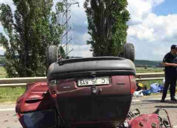 На трассе Кишинев-Хынчешты перевернулся легковой автомобиль