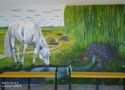 Необычная роспись появилась на стене автобусной остановки в Дезгинже 