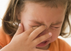 Жестокое избиение двухлетней девочки совершила ее пьяная бабушка в Сынжерее