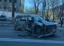 Страшная авария в центре столицы, пассажир вылетел из машины в окно