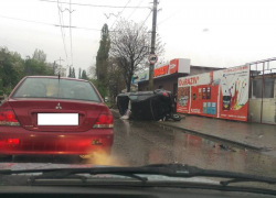 В Кишиневе на улице Мунчештской перевернулся автомобиль