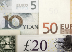 Евро дешевеет, а доллар растет: курсы валют на выходные 
