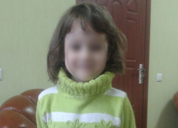 Найденная на Ботанике у мусорных баков четырехлетняя девочка пережила настоящий кошмар