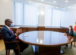 Скандальное решение КС против русскоязычных совпало с датой встречи Санду с послом США