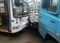 В столкновении троллейбуса с грузовиком в Бельцах пострадала женщина-пассажир