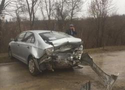 На спуске с Чекан к Рышкановке произошло зрелищное ДТП, одна из машин едва не улетела в лес