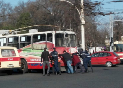 В центре Кишинева образовалась пробка из-за сломавшегося троллейбуса
