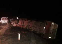 Под Хынчештами перевернулась фура, водитель попал в больницу