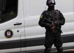 Руководителя подразделения пограничной полиции задержали при получении крупной взятки 