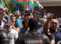 Стычка у посольства Армении в Кишиневе – азербайджанцы подрались с армянами