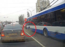 В Кишиневе «взрыв» в троллейбусе испугал автомобилистов