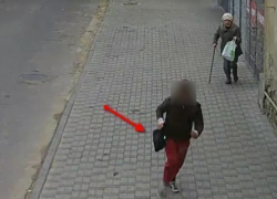 В столице 15-летний подросток среди бела дня ограбил пенсионерку 