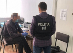 Врач из Единец был задержан при выдаче двух фальшивых свидетельств о вакцинации