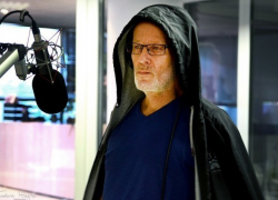 Внезапную смерть румынского телеведущего российского происхождения полиция признала странной 