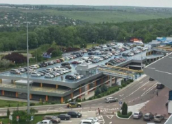 75% парковочных мест в аэропорту заняты авто с украинскими номерами