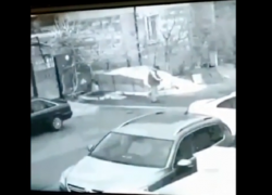 Момент взрыва гранаты мужчиной на Старой Почте попал на видео