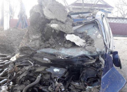 Скрываясь от полиции, лихач разрушил дом в Чимишлии и оказался в больнице