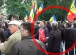 В домах протестовавших 24 апреля полиция проводит обыски