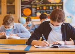 Дополнительные семь дней каникул школьникам придется отработать 