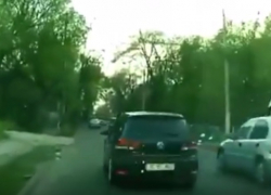 Автомобиль с румынскими номерами "подрезал" кишиневца, ударил и скрылся