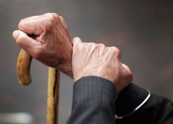 Пенсионер до смерти забил жену клюкой в Фалештском районе