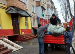 Житель столицы превратил свою квартиру в зловонную свалку