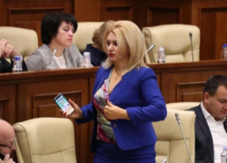 Воронин предположил, что автобус демократов раскачивает из-за того, что там слишком крепко обнимают Виолетту Иванов