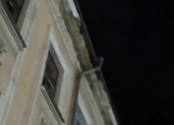 Полный крышеснос в Кишиневе - никто не собирается ремонтировать это красивое здание