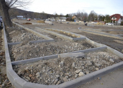 Продолжаются работы по обустройству парковки возле парка «Ла Извор»