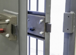 «Давайте помогу вам» - 4,5 года получил житель Бендер, ограбивший женщину на кладбище