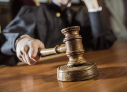 49-летний мужчина приговорён к 20 годам за жестокое двойное убийство племянницы-инвалида и ее матери