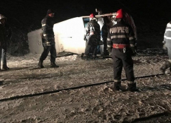 Микроавтобус с гражданами Молдовы перевернулся на заснеженной трассе в Румынии