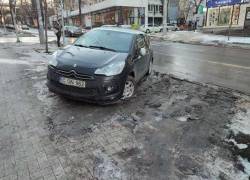 Генпримар призвал водителей не парковаться на газонах 