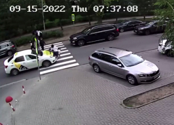 Водитель такси сбил женщину с детьми прямо на пешеходном переходе на Чеканах 