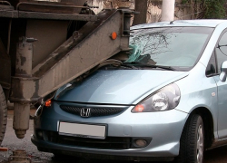 В Тирасполе молодая мама с 5-летней дочкой врезалась в автокран