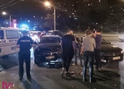 Ночное ДТП на Чеканах из-за неуступчивого водителя с двумя пострадавшими сняли на видео